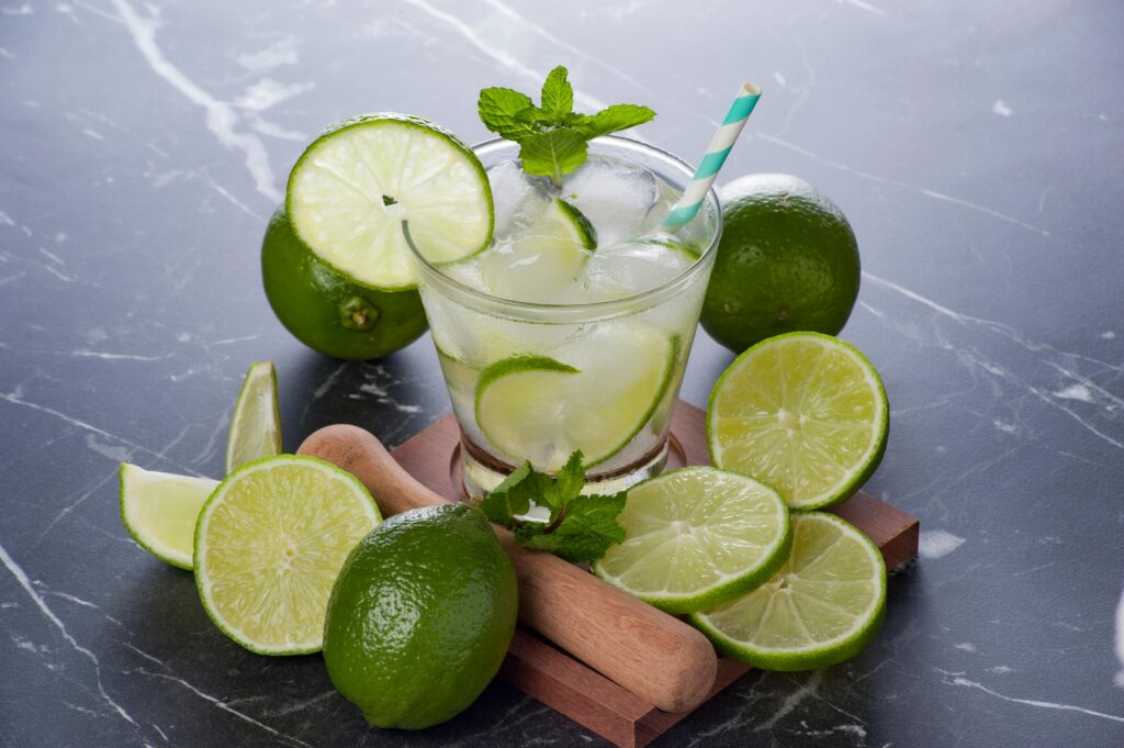 caipirinha. tipos de bebidas alcoholicas