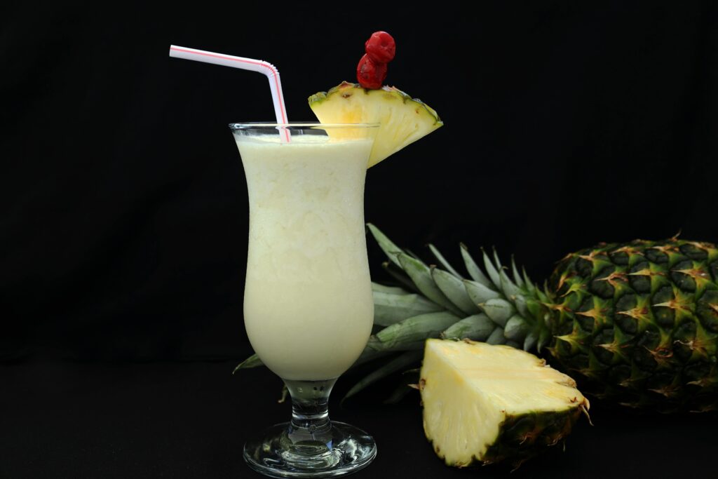 piña colada. tipos de bebidas alcoholicas